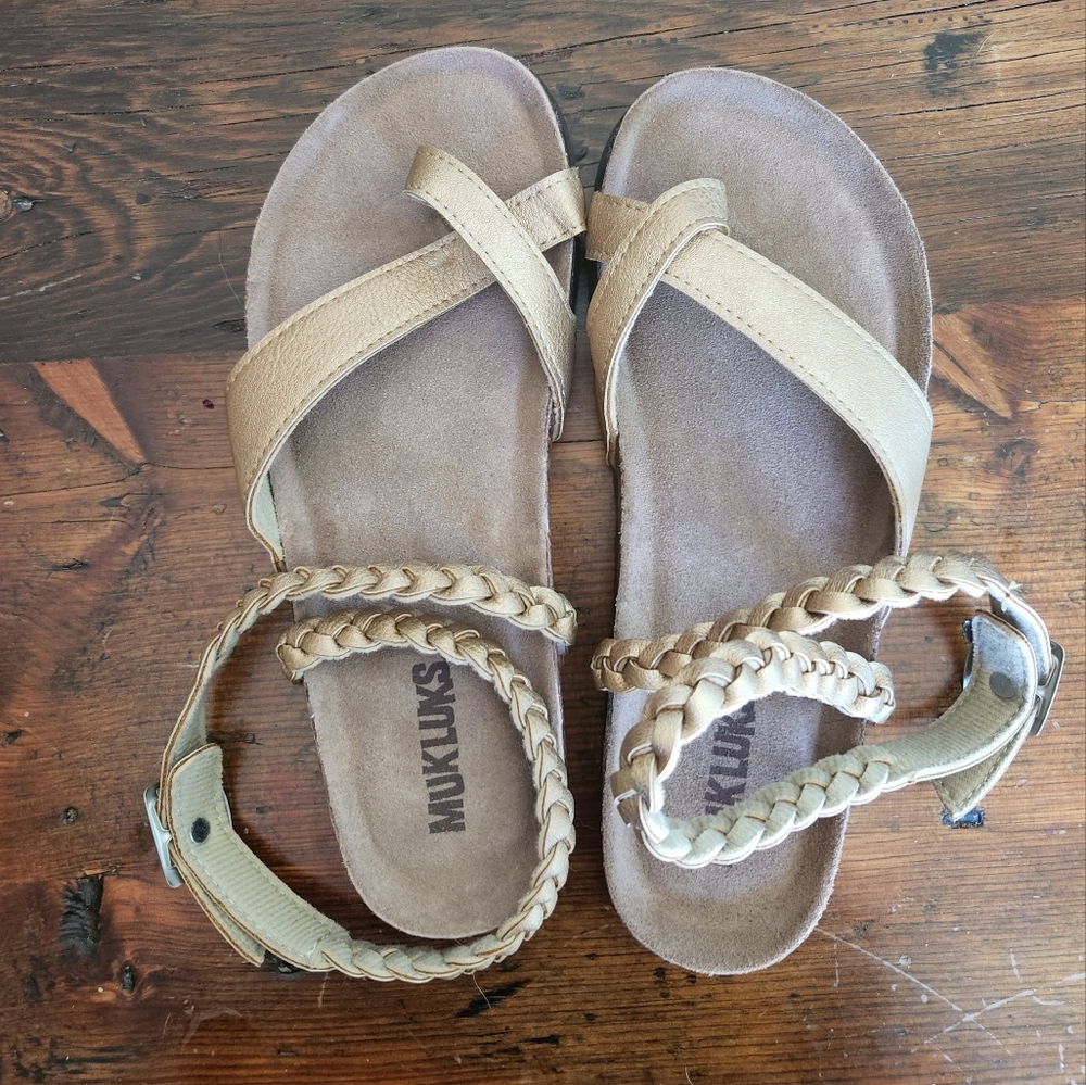 MUKLUK SANDALS W/ BRAIDED ANKLE STRAP SIZE 8